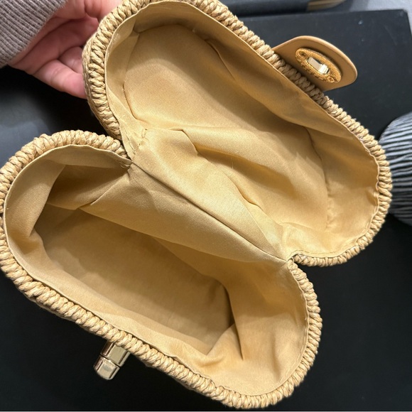 Commense Elegant Tan Woven Handbag - Picture 7 of 10